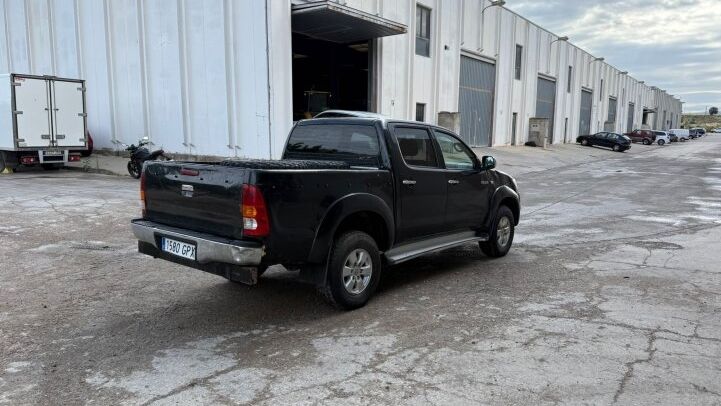 TOYOTA  HILUX